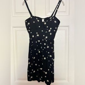 Cute and girly daisy flower dress Size: M Color: black with white daisy’s